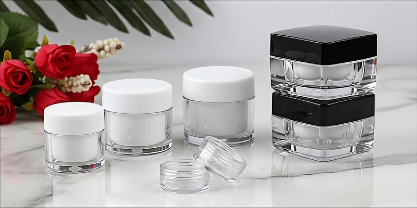 Акрилові баночки: практичність та естетика в одній упаковці
