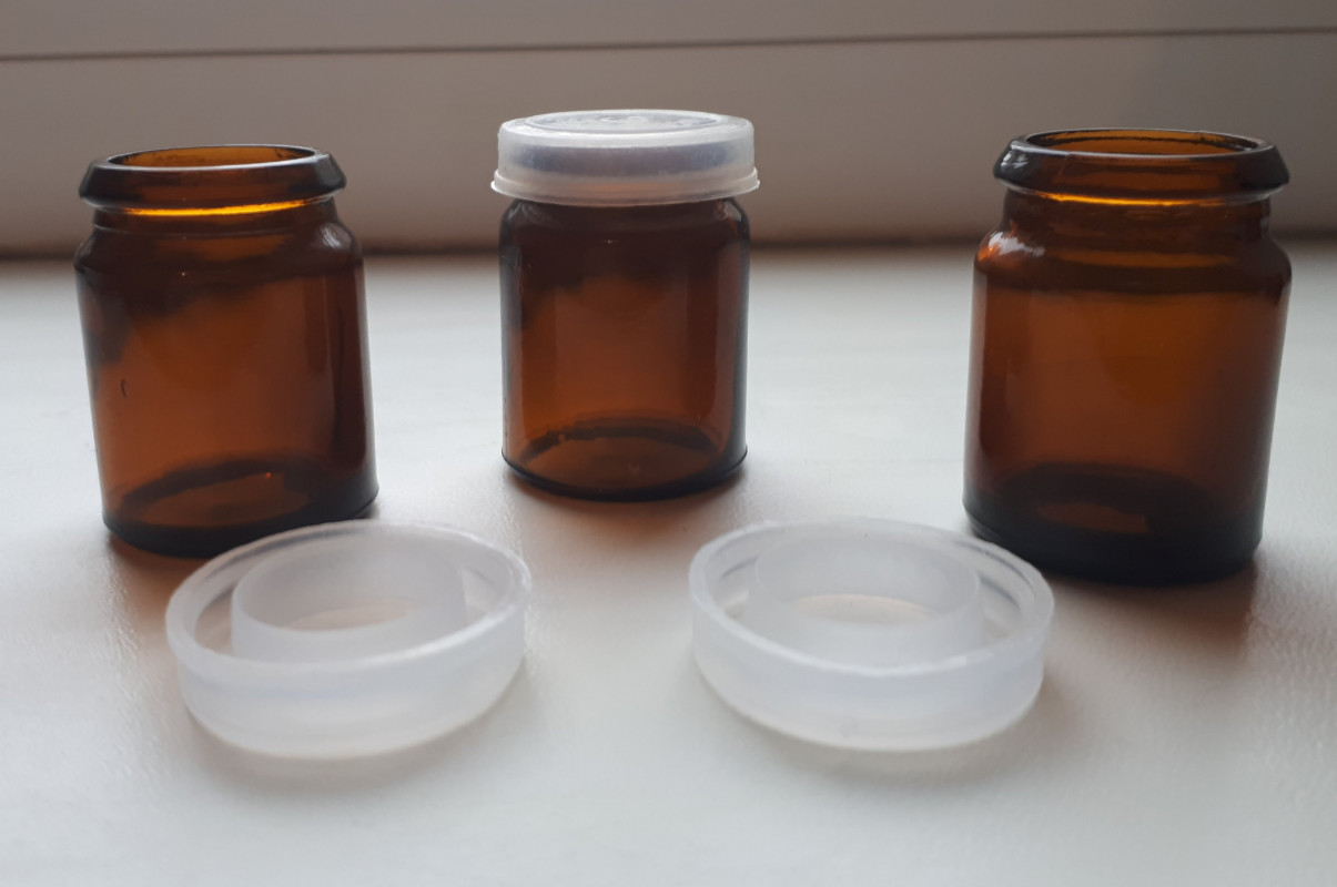 Баночка скляна "МАРТА" 10 мл, з пластиковою кришкою