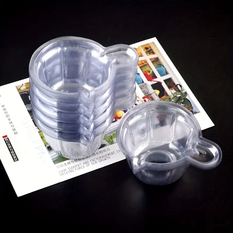 Судочки 40 мл, маленькі пластикові з носиком та ручкою